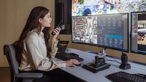 Security operator monitoring activities on Security Center dashboard
