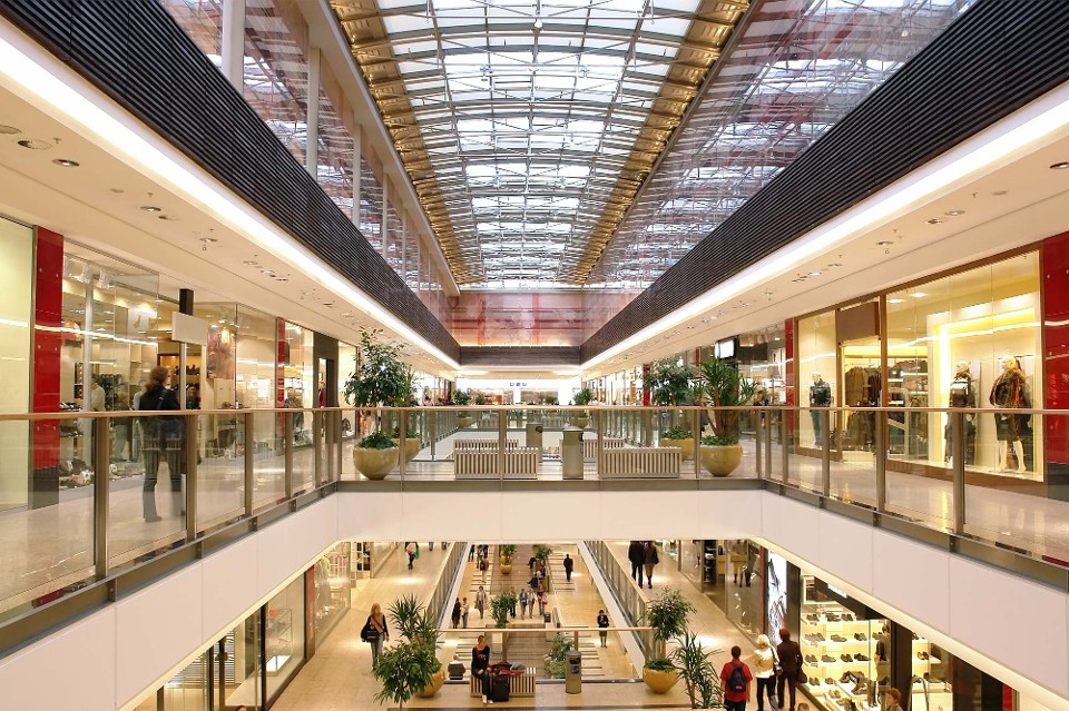 A Modern shopping mall equipped with retail security solutions to prevent loss and protect people.