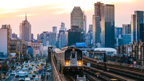 Como analíticos de vídeo e uma solução de gerenciamento de decisão aprimoram suas operações de transporte
